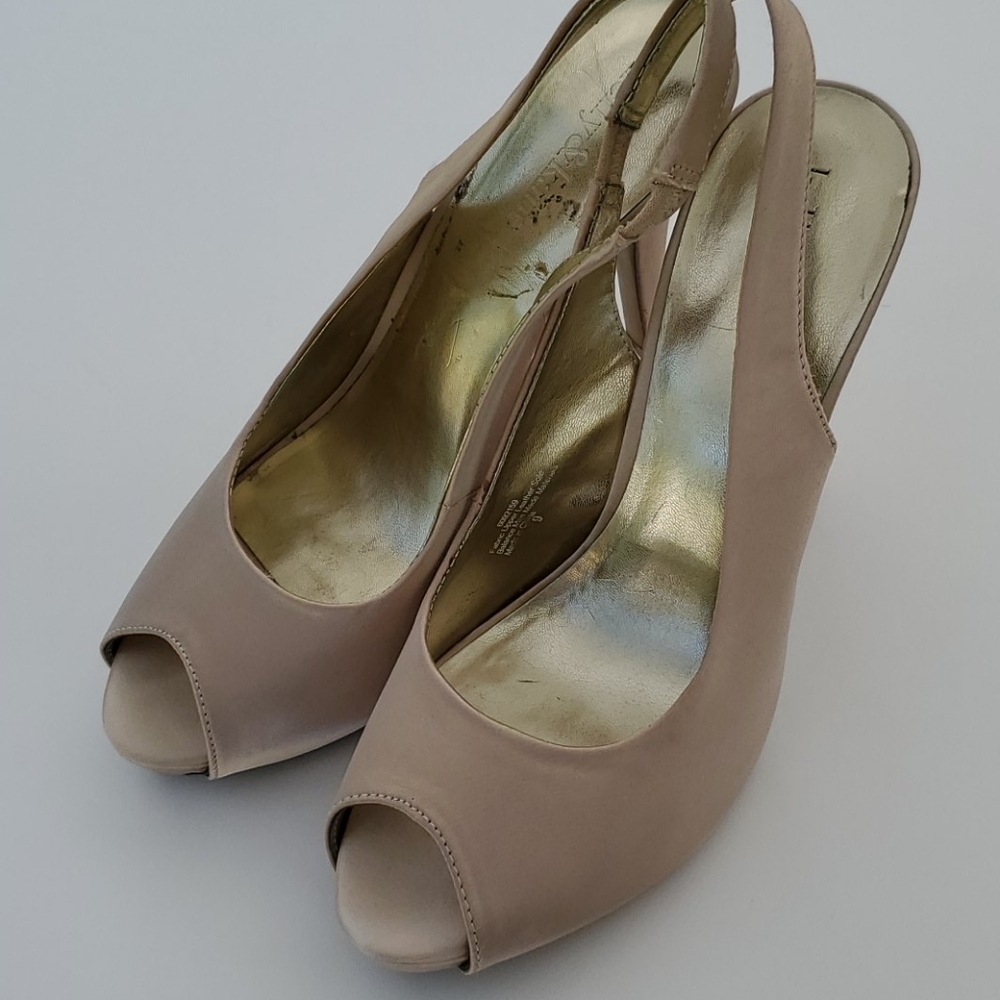 Kelly & Katie beige satin platform heel size 8.5